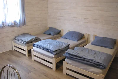 Ferienhaus aus Holz in der Nähe des Sees