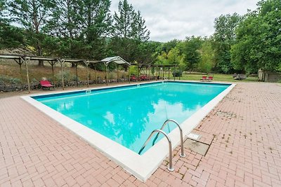 Attraktives Ferienhaus in Ficulle mit Sauna