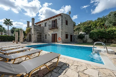 Charmante Villa in Gerani