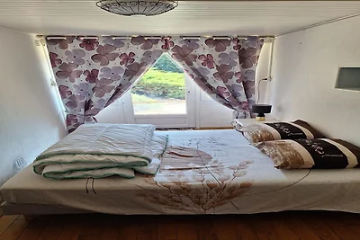 Maison en pierre avec piscine et jardin