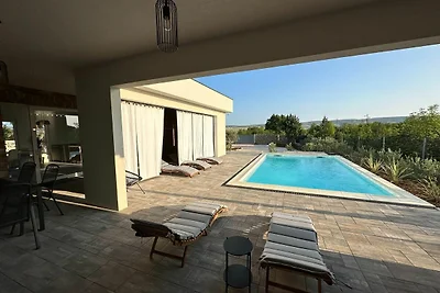 Moderne Villa mit Pool und Wellness