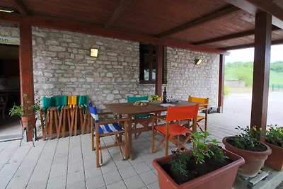 Intero Agriturismo con appartamenti indipende...