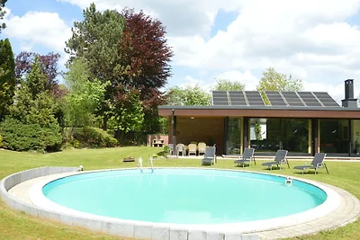 Luxusvilla mit Swimmingpool