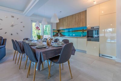 New built villa with large terrace and swimmi...