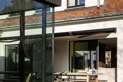 Bella villa a Koksijde con piscina coperta