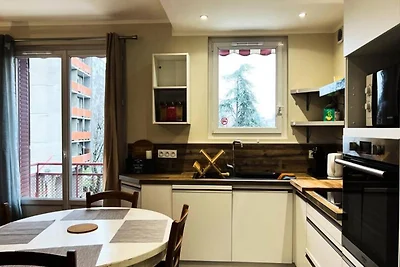 Wohnung in Capuche Alliés mit Bergblick