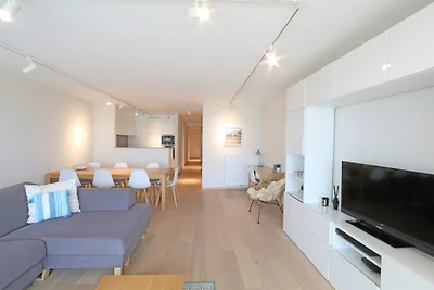 Modern toevluchtsoord met zeezicht en balkon
