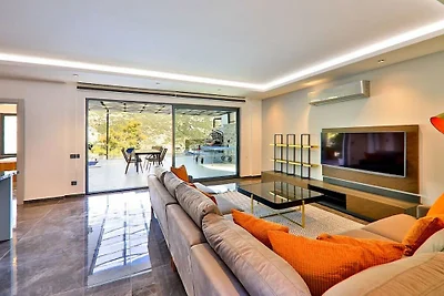 Villa in Kalkan mit Schwimmbecken