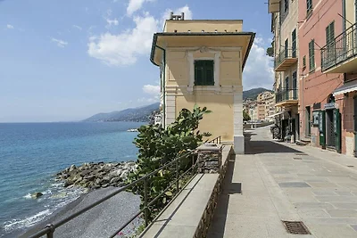 Il Mare di Camogli da un oblò