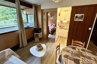 Alpenhütte in der Nähe der Forststraße