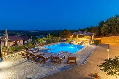 Villa in Kastav mit Schwimmbecken