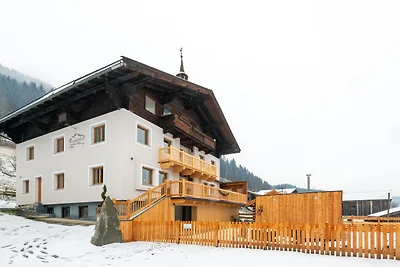 Agriturismo con laghetto balneabile