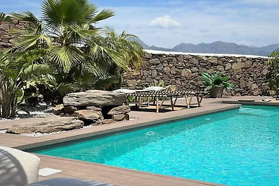 Villa in der Nהhe von Sayalonga am Meer