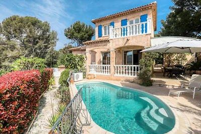 Haus an der Côte d'Azur mit Pool