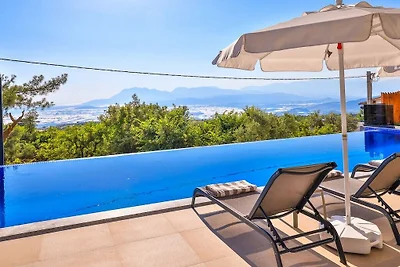 Villa in Kalkan mit Schwimmbecken
