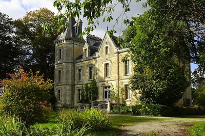 Halfvrijstaand huis in het kasteelpark, Bénod...