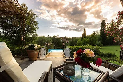Villa romantica a Pescia con piscina