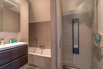 Smaakvol en modern ingerichte 6 persoons...