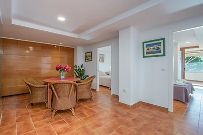 Zentrales Roses-Apartment mit Terrasse