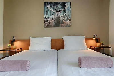 Villa in Maaspark mit Seeblick