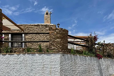 Casa Dalia met zeezicht en zwembad in Adra