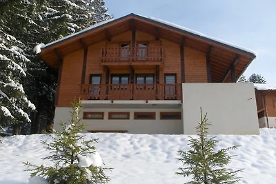 Chalet in Les Gets bij Skibus & Sauna