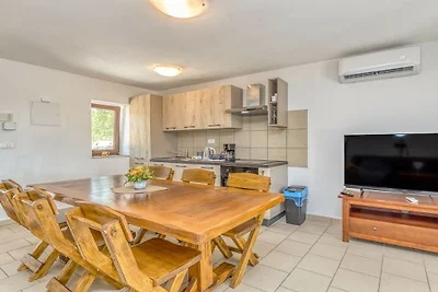 Ferienhaus in Jursici mit Schwimmbecken