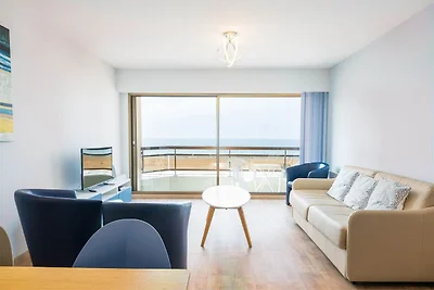 Modernes Apartment mit direktem Meerblick