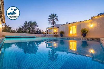 Villa a Portimão con giardino