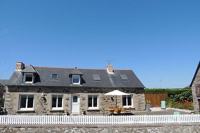 Gemütliches Ferienhaus in Plurien, mit ländli...