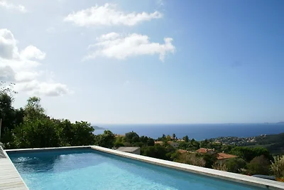 Geräumige moderne Villa mit privatem Pool