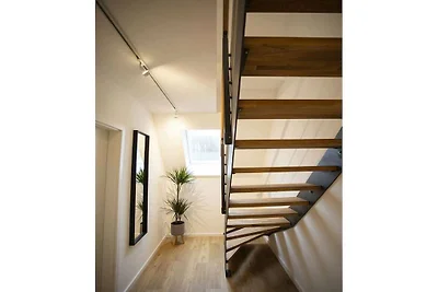 Q-Stall, Apartment 05