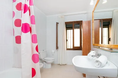 Incantevole villa a Esclanya con piscina
