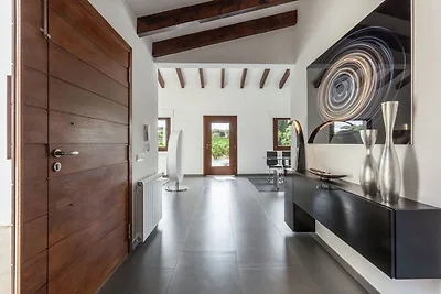 Modernes Herrenhaus mit privatem Pool in Muro