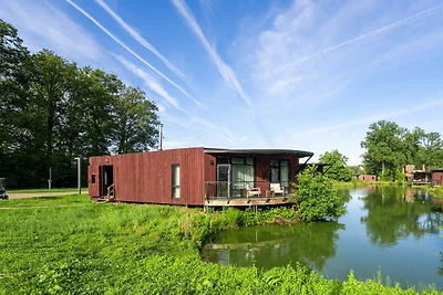 Belvilla Moderne Leaf Bungalow met terras