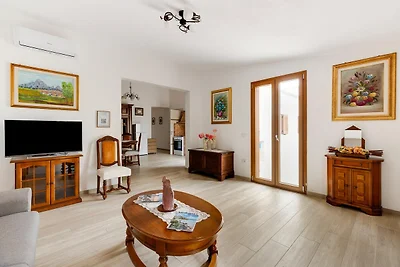 Freistehende Villa mit Garten und Klimaanlage