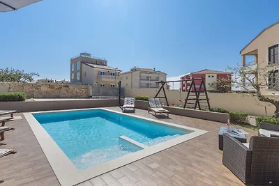 Villa in Premantur met zwembad