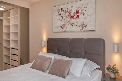 Apartment Floramye - Three Bedroom Apartment ...