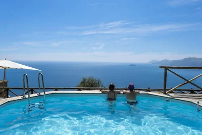 Casa a Praiano con piscina e vista Capri