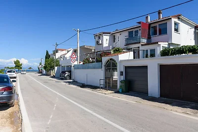 Charmant verblijf aan de kust met patio