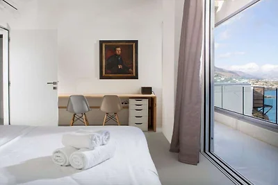 Kuro Beach House