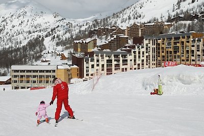 Familie appartement met balkon op 200 m.