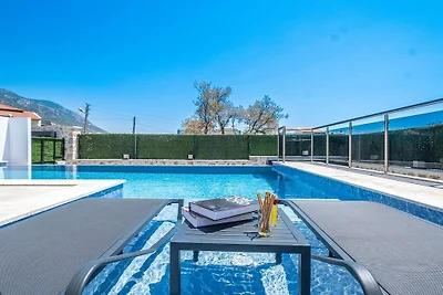Villa in Kalkan mit Schwimmbecken