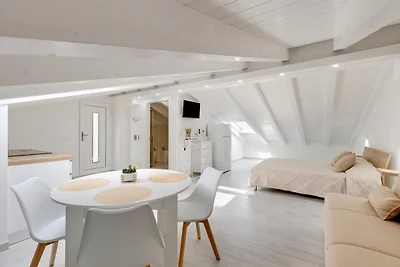 Brandneues Dachgeschoss-Studio-Apartment,...