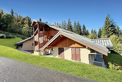 Appartement in Les Carroz met privétuin