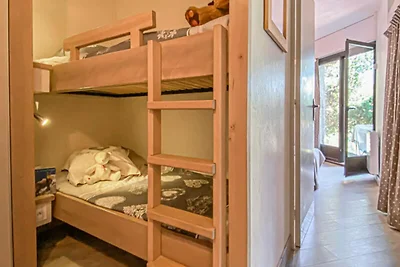 CH1 - DIE PYRAMID CHALETS