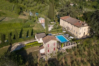 Malerische Villa in Lucca mit Pool