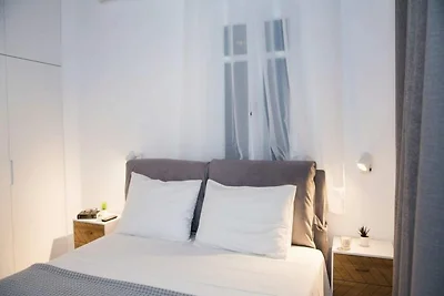 Soggiorno a bordo piscina con vista sulla...