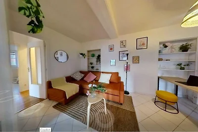 Camera accogliente in un accogliente appartam...