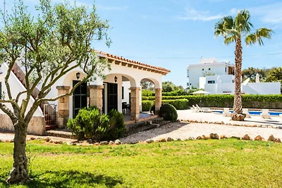 Villa in Cala Blanca mit privatem Pool